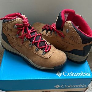 [NIB] Columbia Women's Newton Ridge Plus Waterproof Amped Hiking Boot